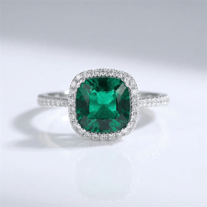 ANELLO A CUSCINO HALO CON EMERALDO VERDE