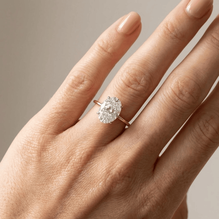 ANELLO SOLITARIO CON DIAMANTE OVALE