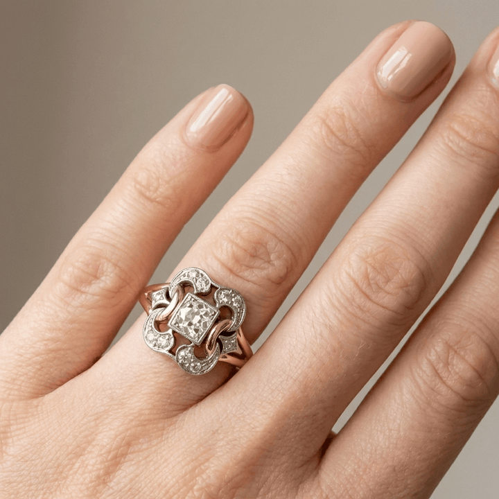 ANELLO SCULPTURALE RETRO IN DIAMANTE