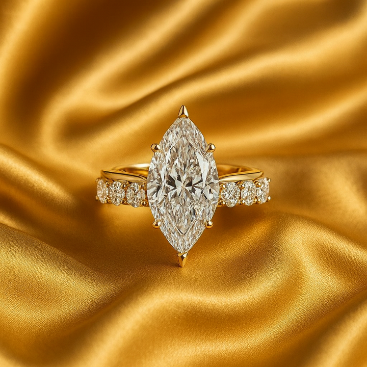 Anello in Oro con Diamante Marquise