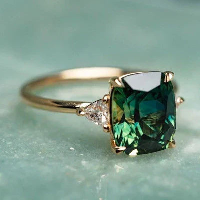 Anello in Oro con Gemma Verde Ispirato al Vintage