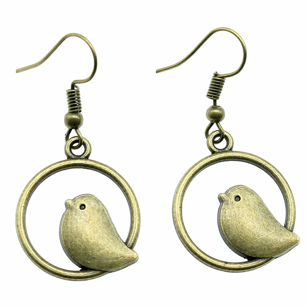 Orecchini a Goccia con Charm di Uccello Vintage – Gioielli Boho Fatti a Mano