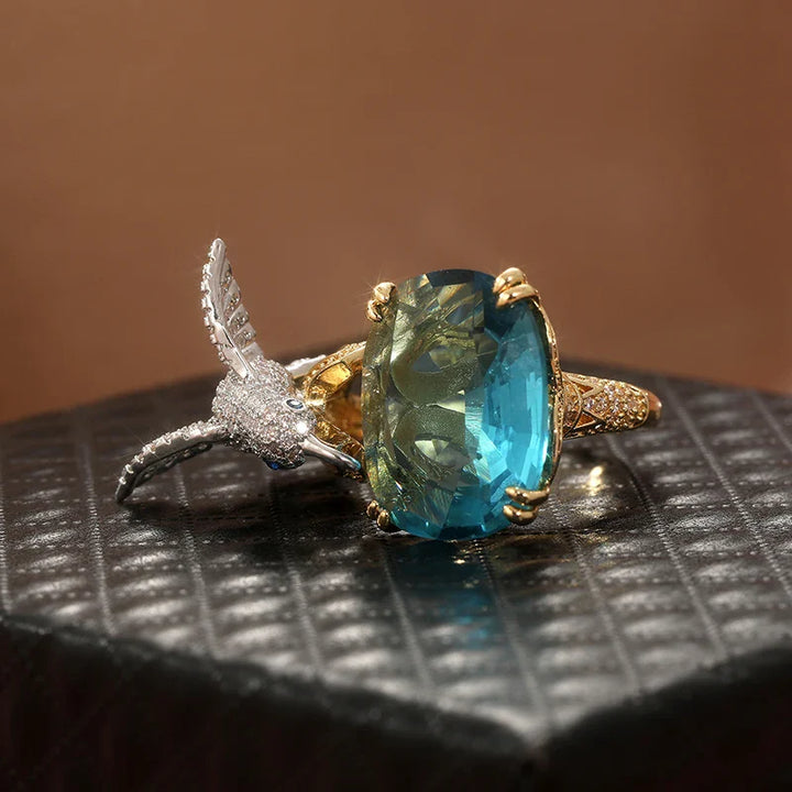 Anello Regolabile Colore Acquamarina con Colibrì – Placcato Oro 14K