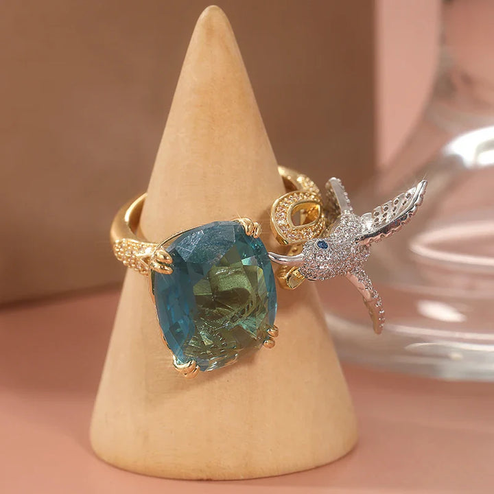 Anello Regolabile Colore Acquamarina con Colibrì – Placcato Oro 14K