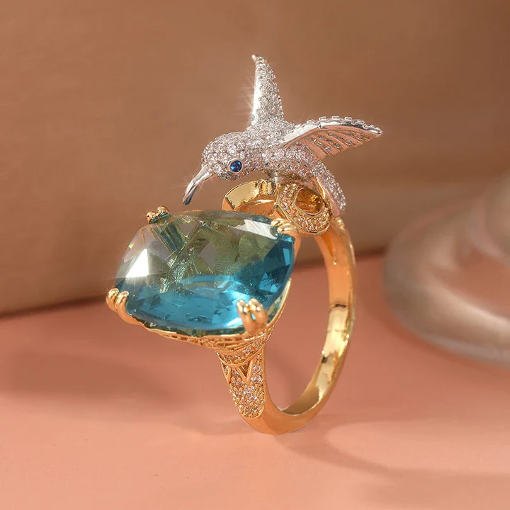 Anello Regolabile Colore Acquamarina con Colibrì – Placcato Oro 14K